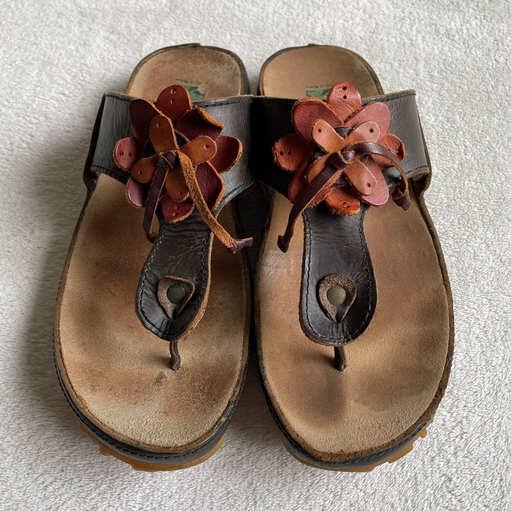 El Naturalista Leather Sandals with Floral Accent Women’s Size 38 / 8